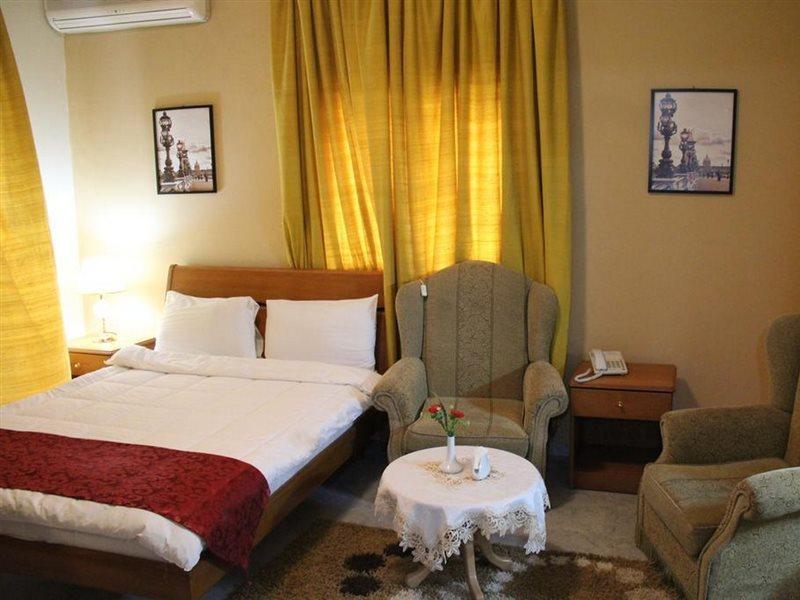 Hotel The Diplomat Beirut Esterno foto