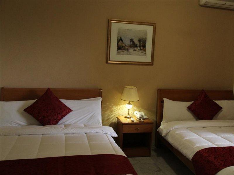 Hotel The Diplomat Beirut Esterno foto