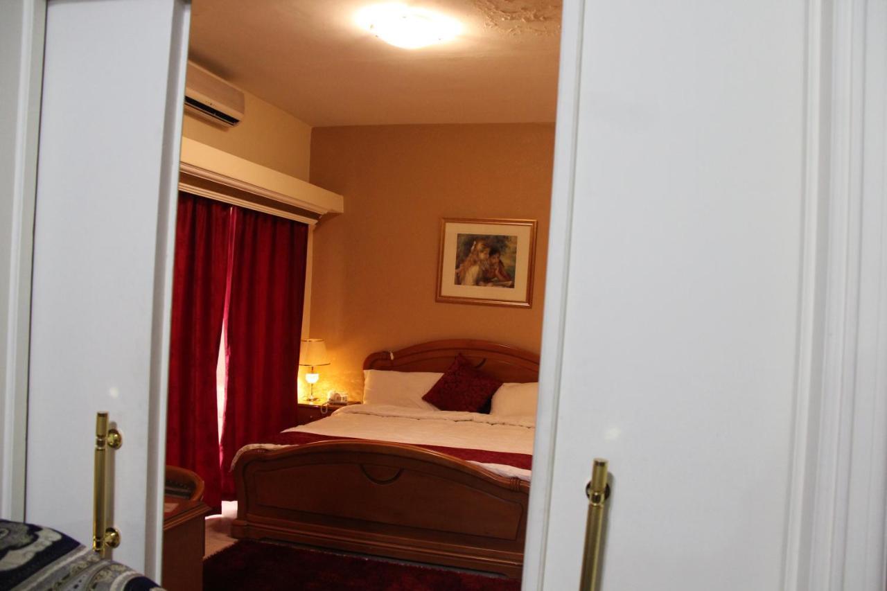Hotel The Diplomat Beirut Esterno foto
