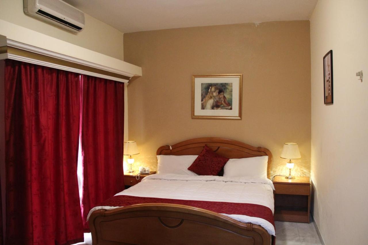 Hotel The Diplomat Beirut Esterno foto