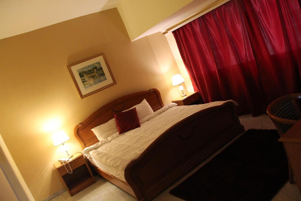Hotel The Diplomat Beirut Esterno foto