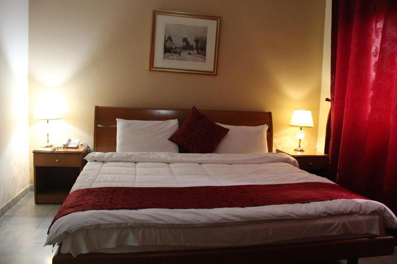 Hotel The Diplomat Beirut Esterno foto