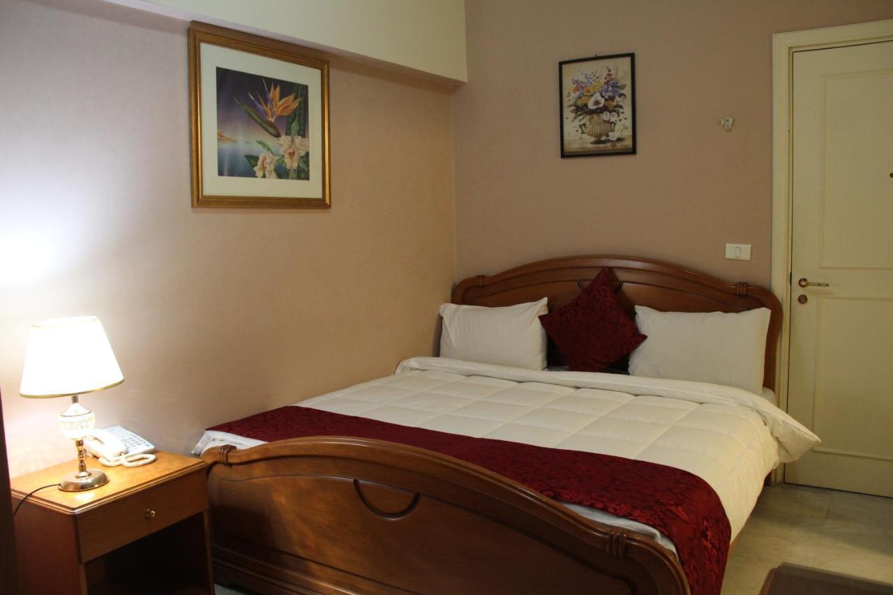 Hotel The Diplomat Beirut Esterno foto
