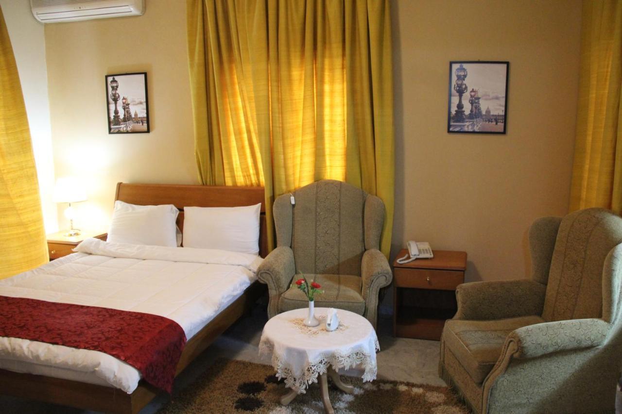 Hotel The Diplomat Beirut Esterno foto