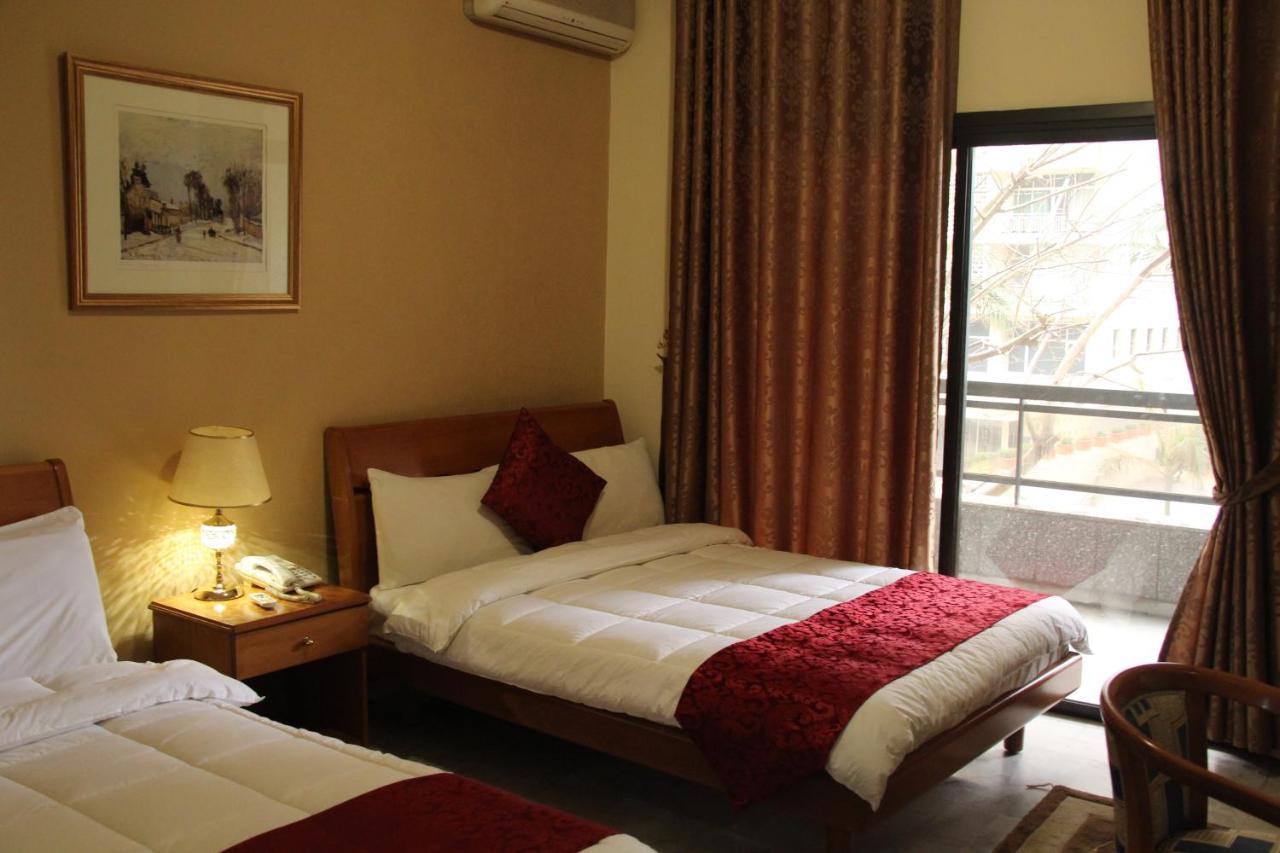 Hotel The Diplomat Beirut Esterno foto