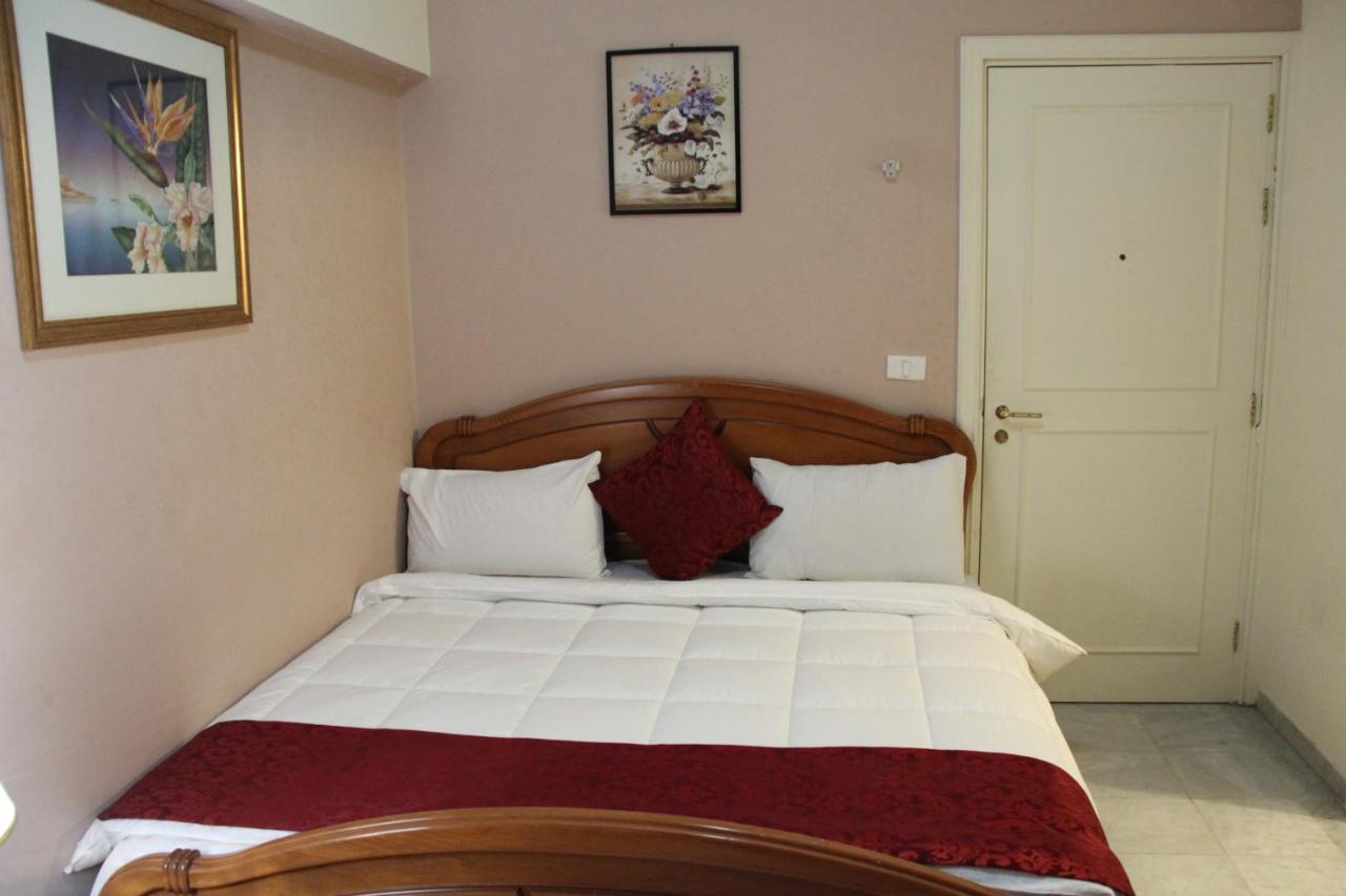 Hotel The Diplomat Beirut Esterno foto